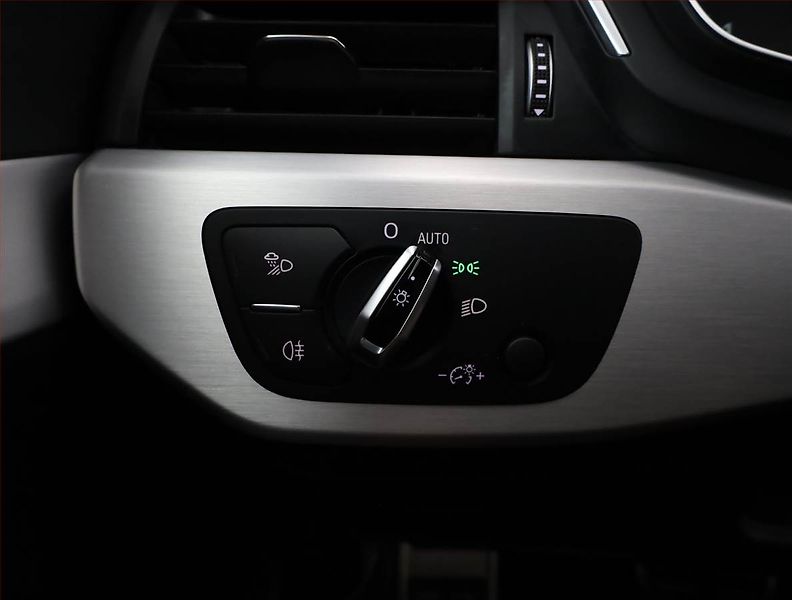 Audi A4 (2016) S-Line 2.0 TDI, Automat - fotka 16 z 19