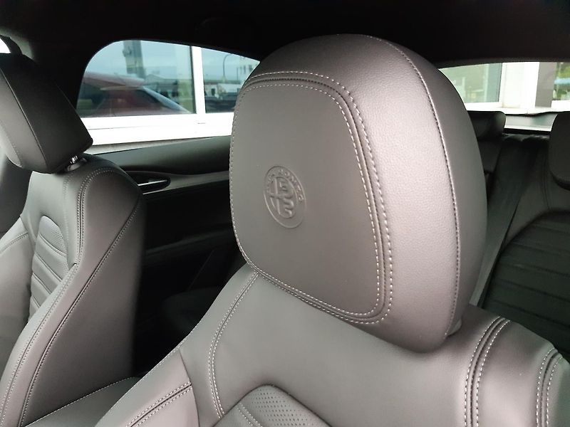 Alfa Romeo Stelvio (2025) Veloce 4x4 2,2 MTJ  210PS - fotka 21 z 34