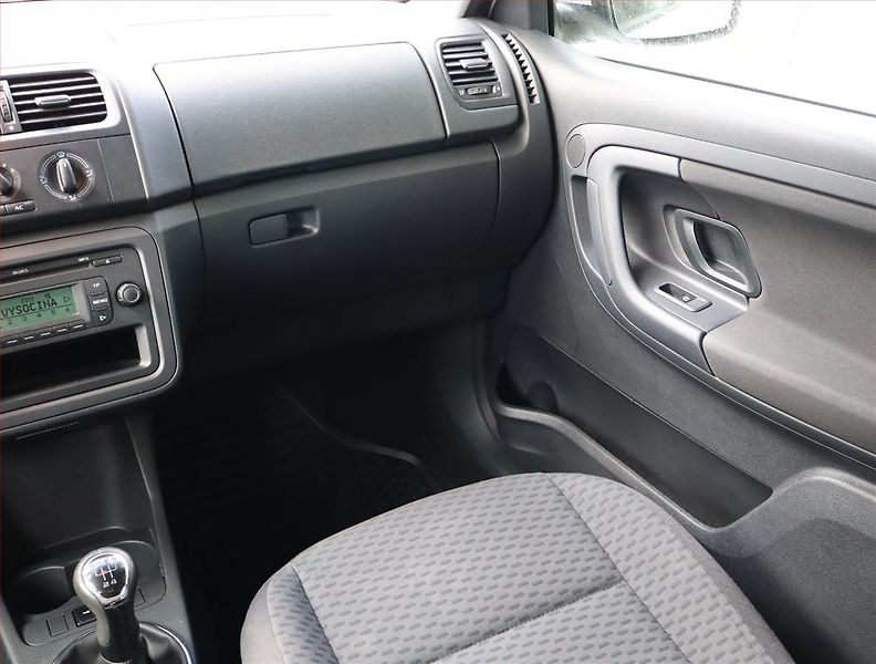 Škoda Fabia (2012) Ambiente 1.2 TSI, Eko.zaplacen - fotka 8 z 18