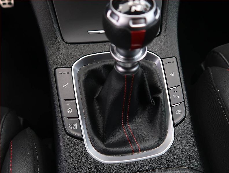 Hyundai i30 (2023) N Line Premium 1.5 T-GDI MHEV - fotka 19 z 27