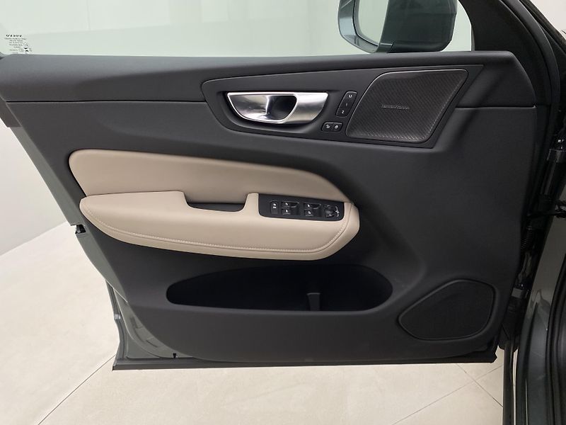 Volvo XC60 T8 AWD RECHARGE ULTRA BRIGHT - fotka 7 z 67