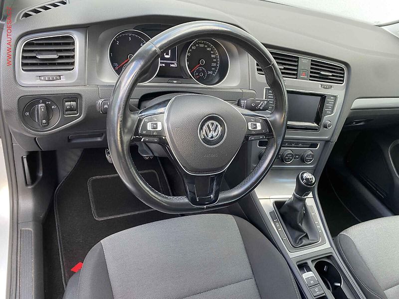 Volkswagen Golf (2014) 1.6TDi, AC, park.čidla - fotka 12 z 18
