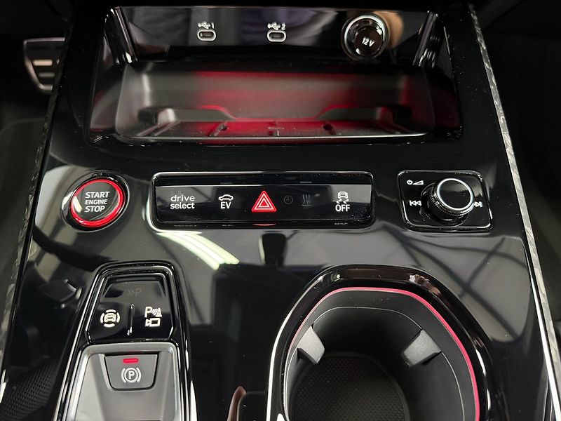 Audi RS 5 AVANT QUATTRO 470 kW, 285 KM/H - fotka 28 z 37