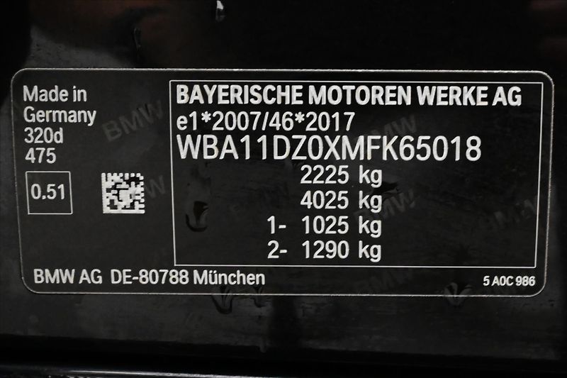 BMW Řada 3 2,0 320d 140 kW Steptronic Zár - fotka 12 z 31