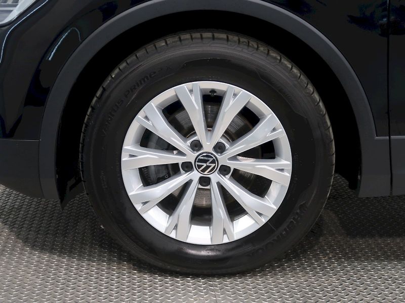 Volkswagen Tiguan (2023) LIFE 1.5TSI 110KW DSG - fotka 12 z 35