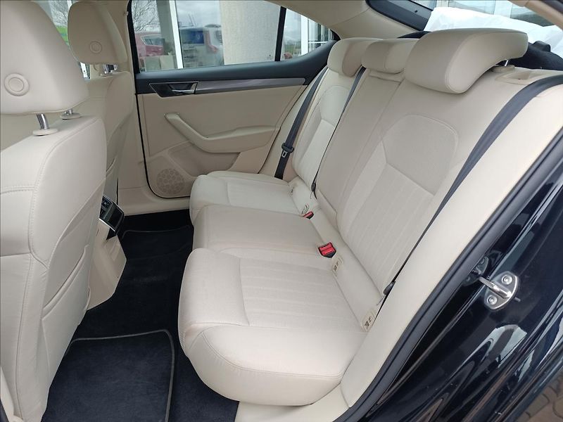 Škoda Superb 2,0 TDi DSG Style - fotka 10 z 19