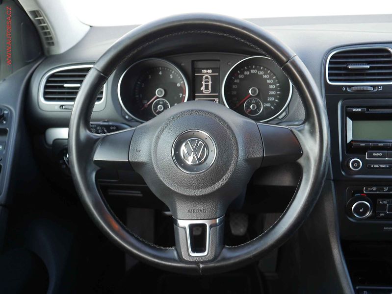 Volkswagen Golf (2011) 1.4TSI, AC, tempo, park.asist - fotka 14 z 17