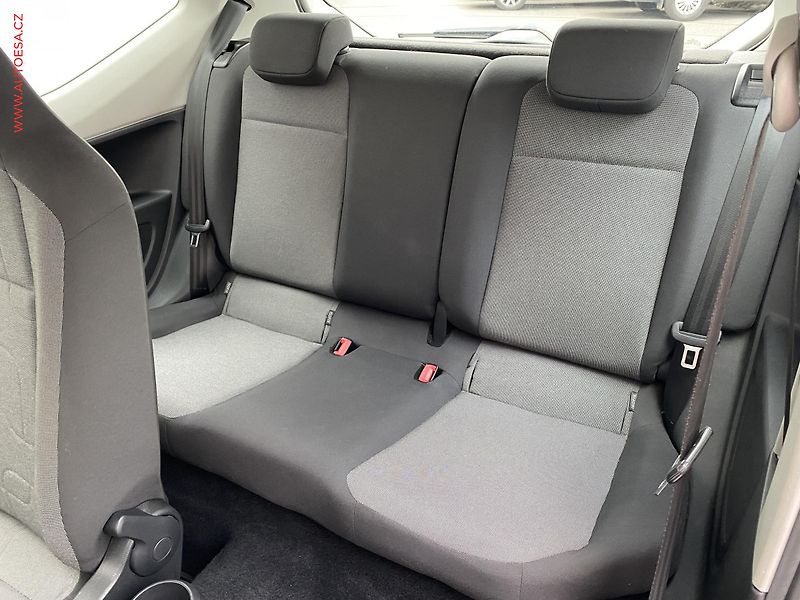 Volkswagen up! (2013) 1.0i, Move, navi - fotka 10 z 13