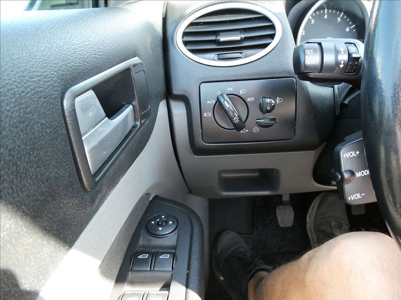 Ford Focus 1,6 i 16V 74kW - fotka 31 z 43
