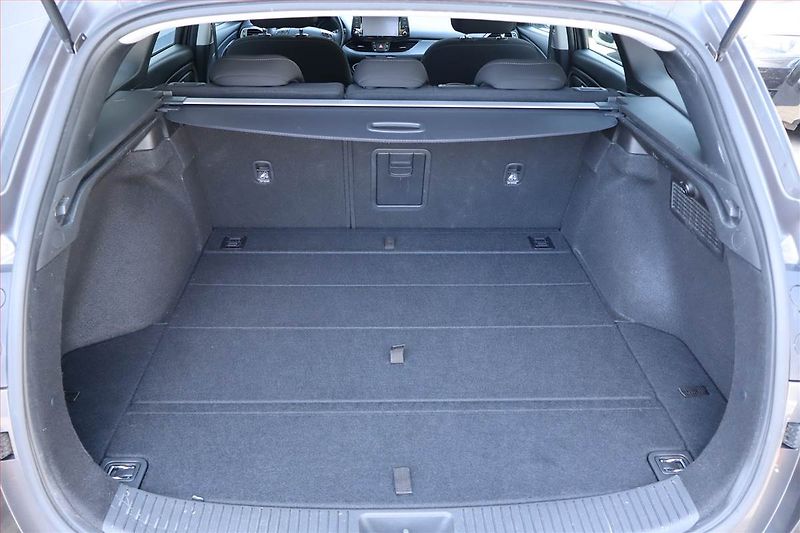 Hyundai i30 (2019) Family 1.4 T-GDI, Serv.kniha - fotka 14 z 22