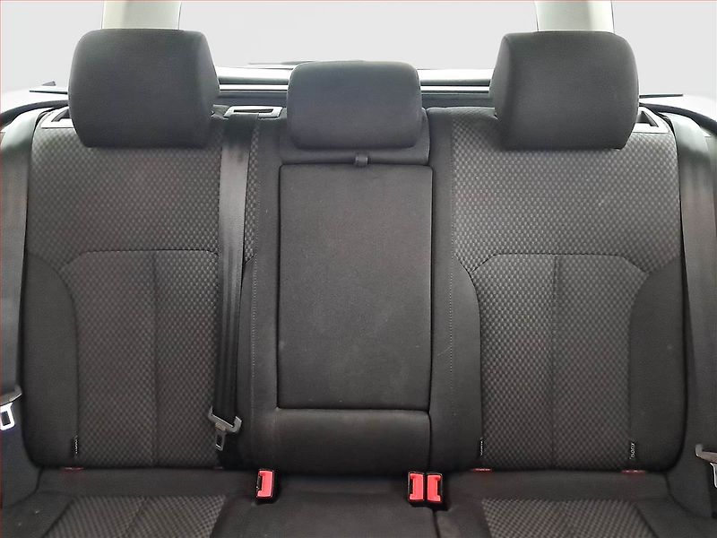 Volkswagen Passat (2014) 1.6 TDI, Navi, Tempomat - fotka 10 z 14