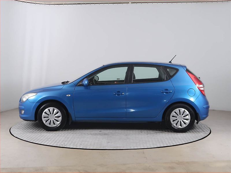 Hyundai i30 (2010) 1.4 CVVT - fotka 3 z 14