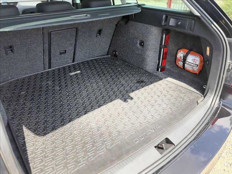 Škoda Octavia 2,0 STYLE EL.KUFR, VYHŘ.ČELNÍ - fotka 25 z 34