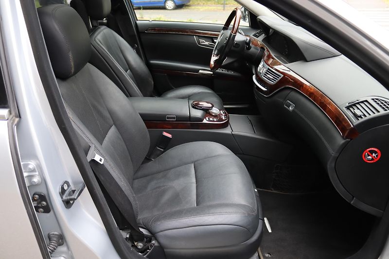 Mercedes-Benz Třídy S S 600 L 5.5 V12 AMG 380kW - fotka 48 z 50