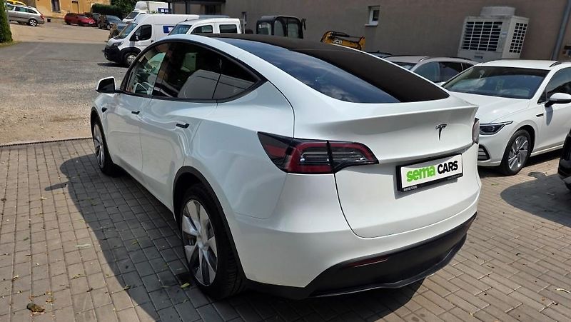 Tesla Model Y (2023) Long Range AWD DE SoH 93,7% TZ - fotka 7 z 34