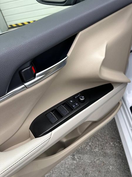 Toyota Camry (2021) 2.5 HEV EXECUTIVE AUTOMAT - fotka 7 z 37