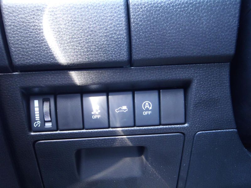 Isuzu D-Max  2.2 Double Cab V-CROSS 4x4 - fotka 21 z 26
