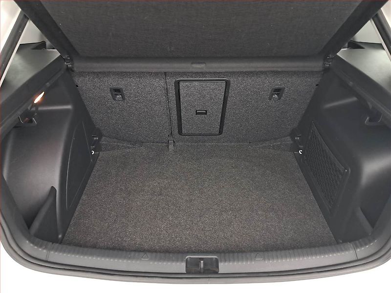 Škoda Rapid (2016) Spaceback 1.2 TSI, ČR,1.maj - fotka 13 z 17