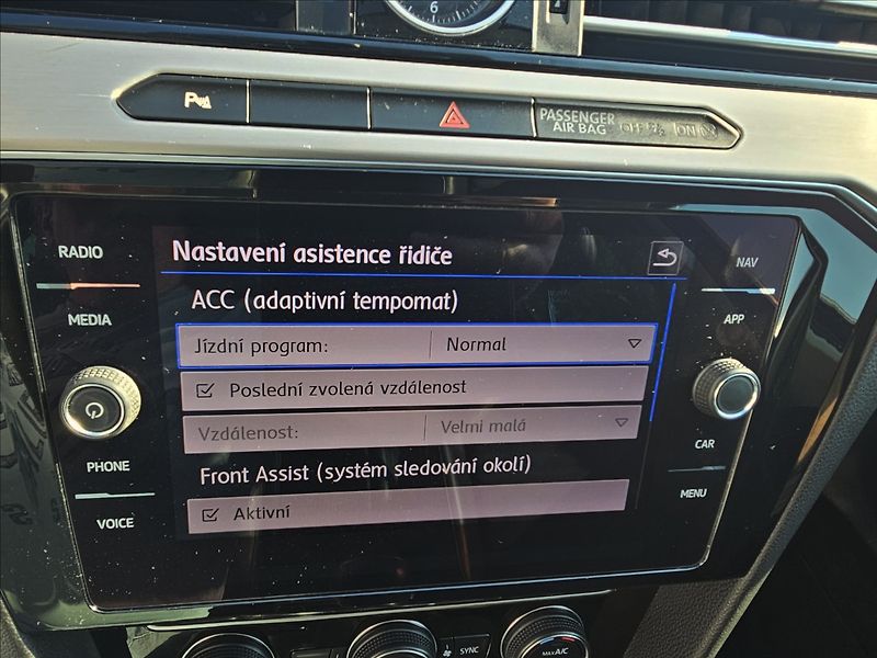 Volkswagen Passat B8 2,0TDi110KW COMFORTLINE - fotka 23 z 49