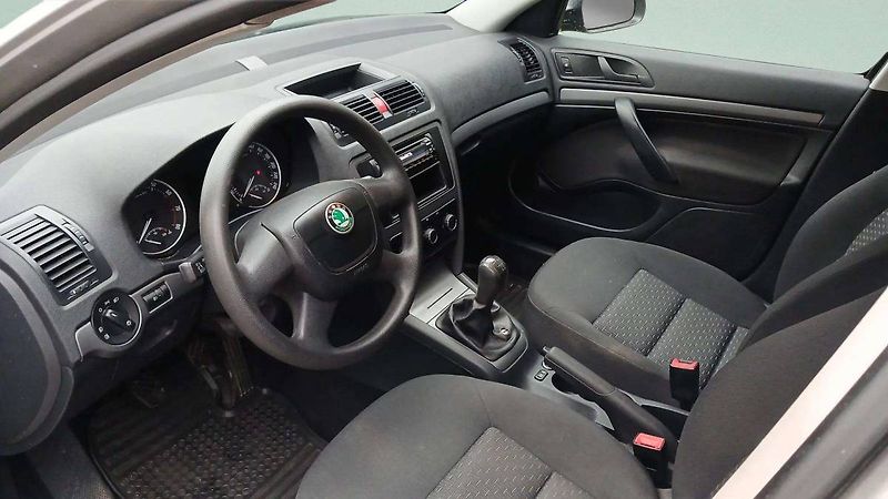 Škoda Octavia Tour 1.6MPI MT5 - fotka 14 z 33