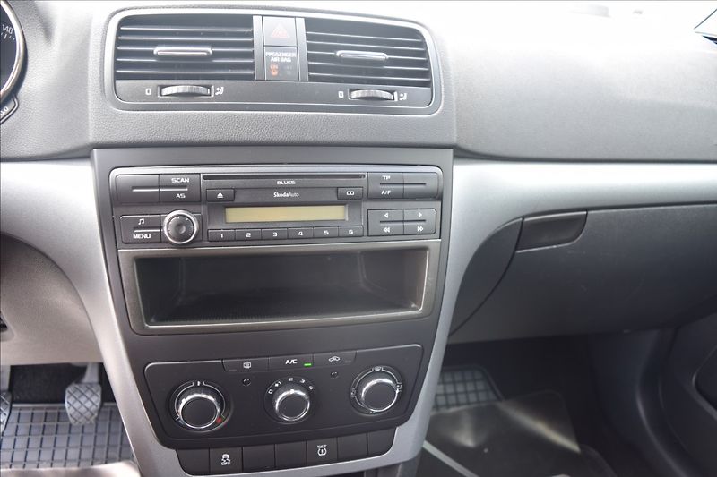 Škoda Yeti 1,2 TSI 77KW NÍZKÉ KM NOVÁ STK - fotka 38 z 46