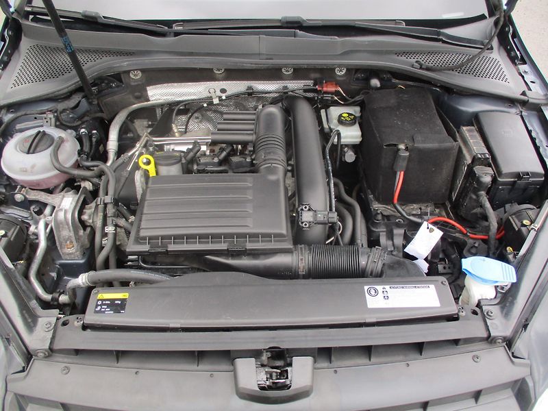Volkswagen Golf TSi*77kW*VÝHŘEV*Z+L PNEU*TOP  - fotka 24 z 47