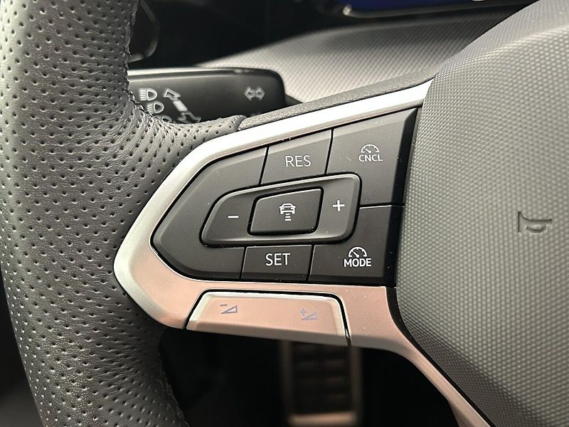 Volkswagen Golf 1.5 TSI R-Line - fotka 19 z 30