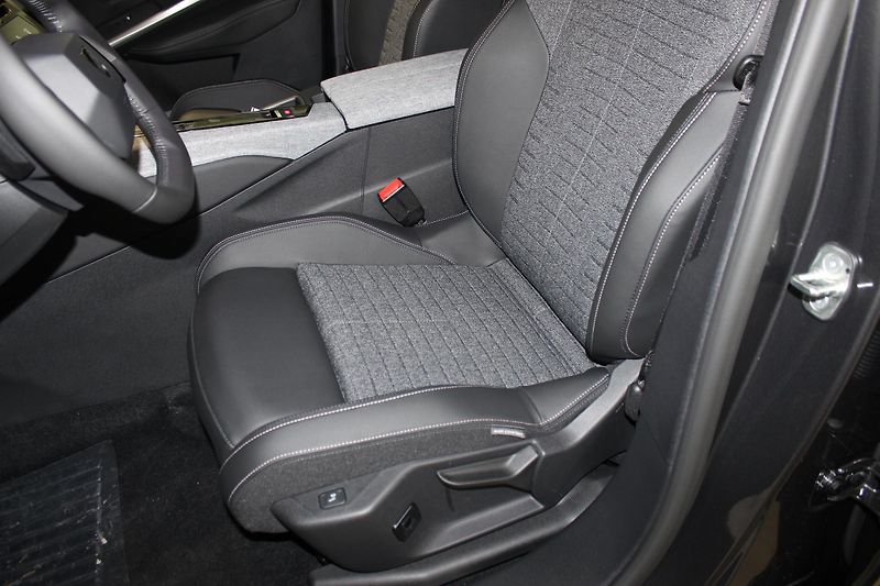 Peugeot 3008 (2026) 3008 ALLURE Hybrid 145 e-DCS6 - fotka 7 z 20