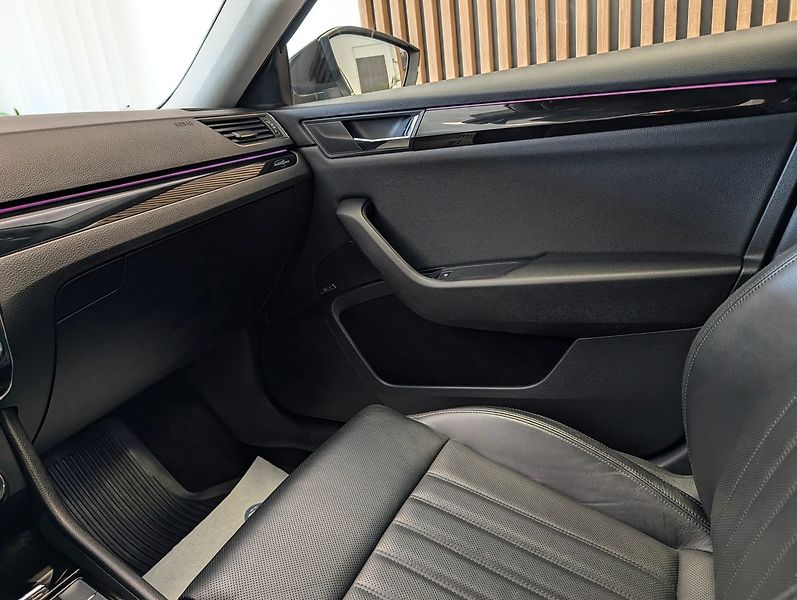 Škoda Superb 2.0 TDI Laurin&Klement 4X4 - fotka 23 z 34