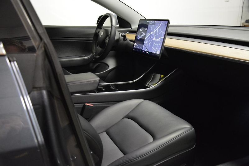 Tesla Model 3 LONG RANGE 4x4 1 MAJITEL - fotka 15 z 46