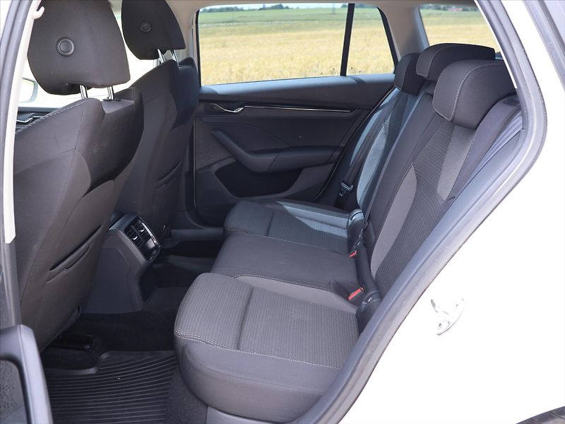 Škoda Octavia 2,0 TDI 85kW Ambition CZ - fotka 11 z 32