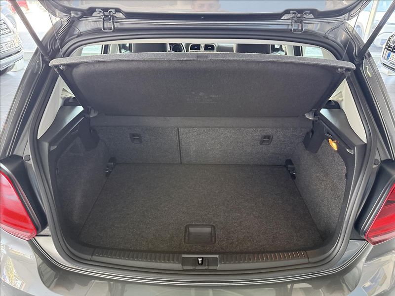 Volkswagen Polo 1,2   TSI 66KW,HIGHLINE,1.MAJ - fotka 21 z 22