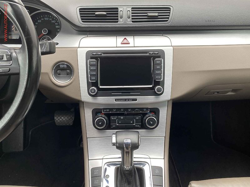 Volkswagen Passat (2009) 2.0 TDI, Highline, DSG - fotka 12 z 17