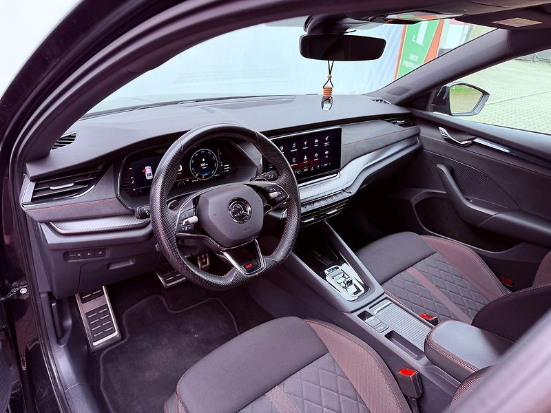 Škoda Octavia 2.0 TDi RS DSG Challenge Plus - fotka 16 z 33