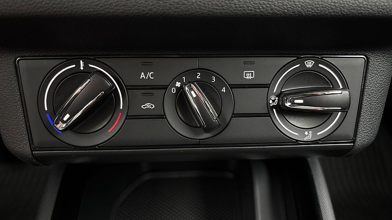 Škoda Scala 1.0 TSI Ambition - fotka 13 z 23