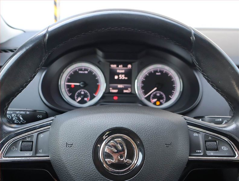 Škoda Octavia (2019) 1.6 TDI, Navi, Tempomat - fotka 16 z 16