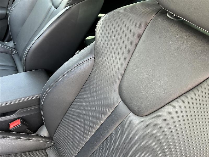 Škoda Octavia 2,0 TAŽNÉ,KŮŽE,HEAD-UP - fotka 23 z 38