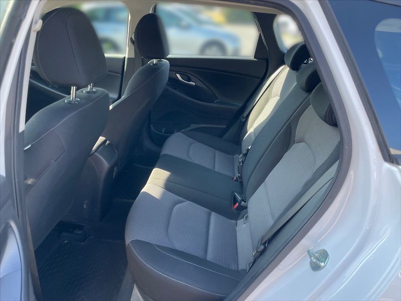 Hyundai i30 1,5 i CVVT Comfort kombi 5d - fotka 8 z 11