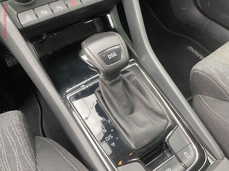 Škoda Karoq (2021) 1.5 TSi, Style, DSG, LED, - fotka 16 z 20