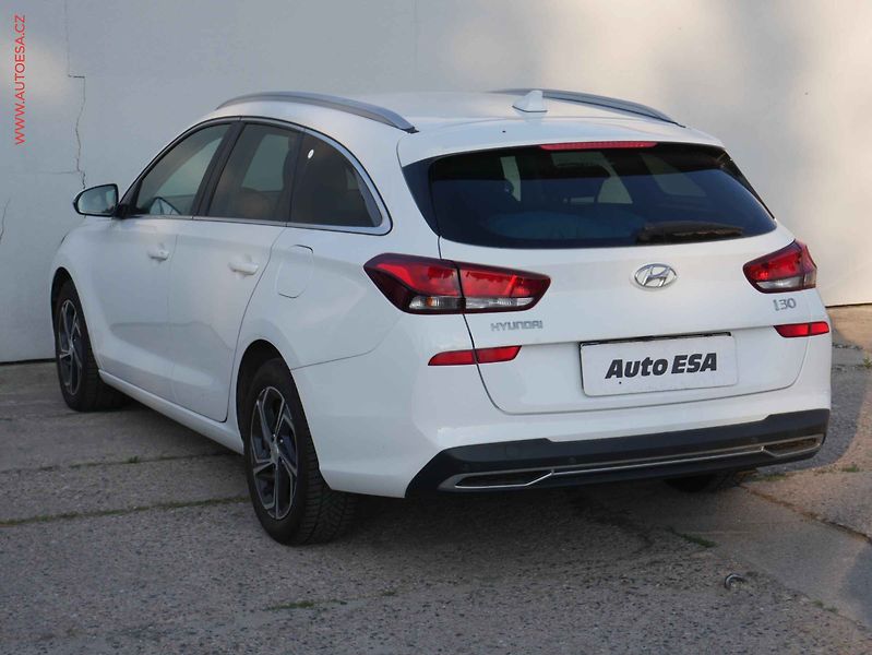 Hyundai i30 (2021) 1.6 CRDi, ČR, Smart, LED - fotka 4 z 18