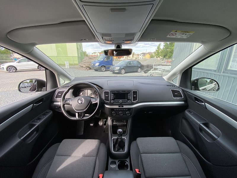 Volkswagen Sharan 1.4 TSI 110kW-7MÍST-NAVI-TAŽNÉ - fotka 24 z 39