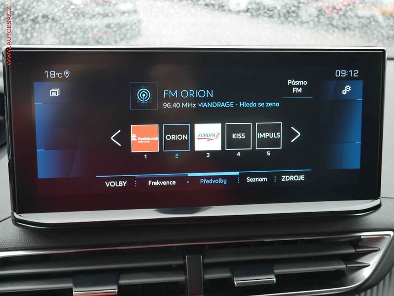 Peugeot 5008 (2022) 1.5HDi, ČR, Allure, AT, LED - fotka 12 z 25