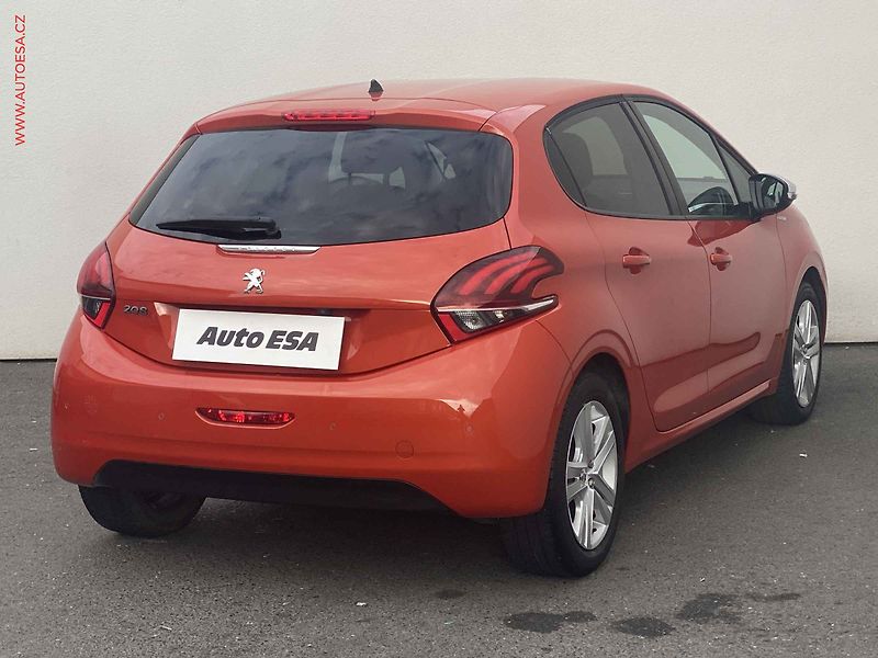 Peugeot 208 (2018) 1.2 PT, Style, kamera - fotka 4 z 15