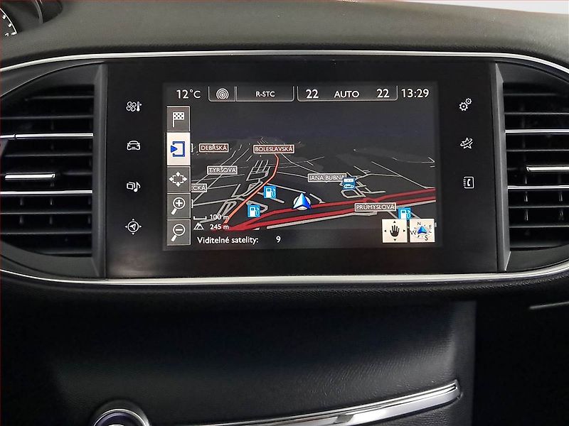Peugeot 308 (2015) 1.6 BlueHDi, Tempomat - fotka 13 z 21