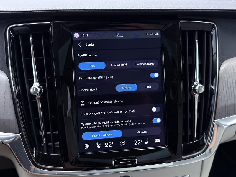 Volvo V90 T8 AWD ULTRA *VZDUCH* + kola - fotka 45 z 60