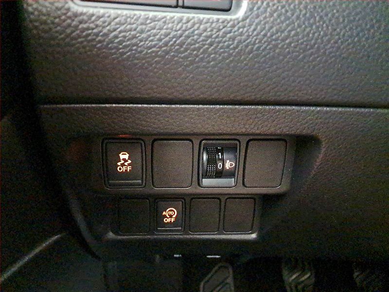 Nissan Qashqai (2015) 1.2 DIG-T, Tempomat - fotka 17 z 17