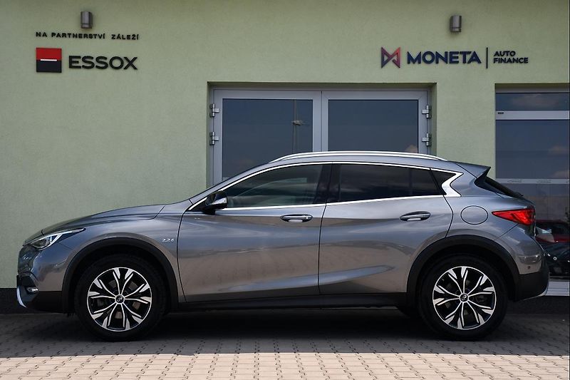 Infiniti QX30 220 CDI 4MATIC PANO ACC - fotka 2 z 52
