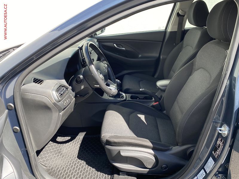 Hyundai i30 (2023) 1.5 T-GDi, ČR, Smart, LED, TZ - fotka 9 z 20