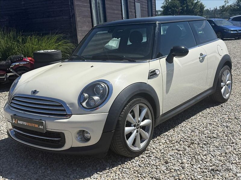 Mini Cooper 1,6 90kW PANORAMA,XENONY, A/T - fotka 1 z 22