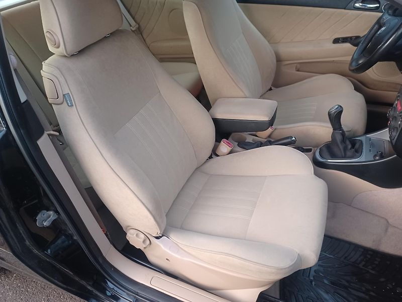Alfa Romeo 147 1.6i 77kW - fotka 12 z 18